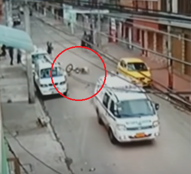 Conductor de ambulancia atropella a un adulto mayor y se da a la fuga ...