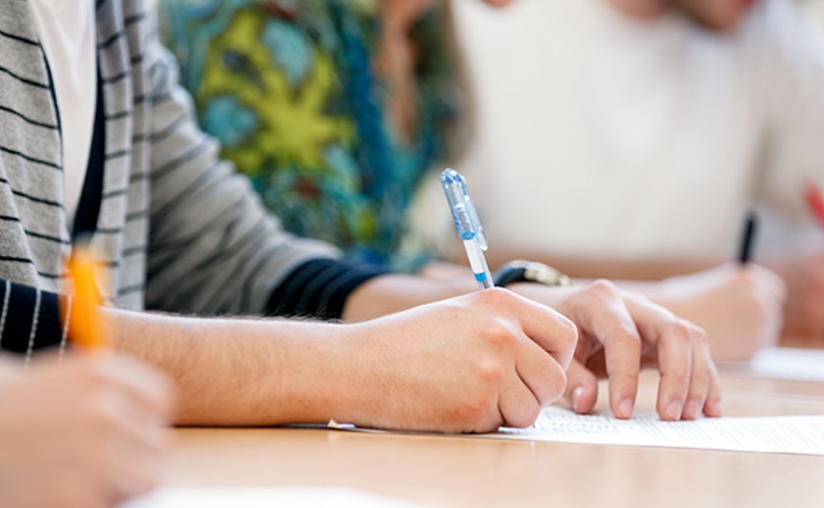 Adulto mayor se viraliza por realizar examen de admisión a la ...
