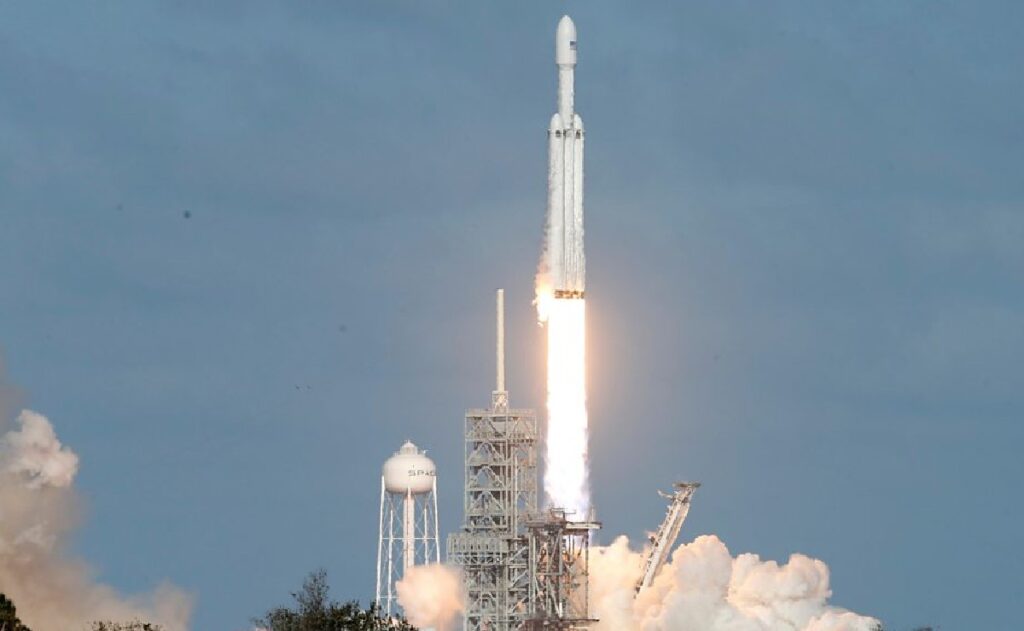 Lanzan al espacio el primer satélite hecho con madera - Chapin Radios