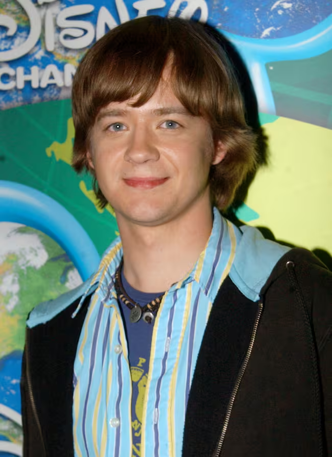 Jason Earles ocultó su edad real para conseguir su papel en Hannah ...